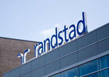 Randstad vai à praia em busca de talentos para a Concentrix
