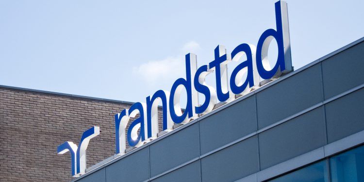 Randstad vai à praia em busca de talentos para a Concentrix