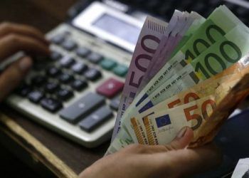 Salários aumentaram 6% no último ano