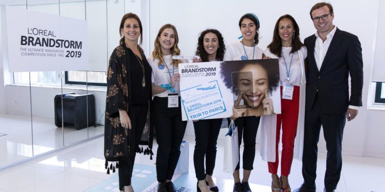 Finalistas da Nova SBE vencem a final nacional da L’Oréal Brandstorm