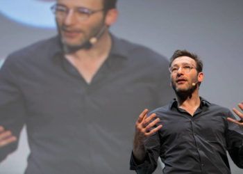 O inforh.versionweb.es foi ouvir o Simon Sinek em Madrid: “É um erro considerar a concorrência como um jogo finito”