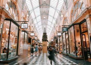 O Natal está a chegar. Como atrair colaboradores para os reforços no retalho?
