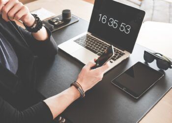 Quase metade das empresas quer manter teletrabalho