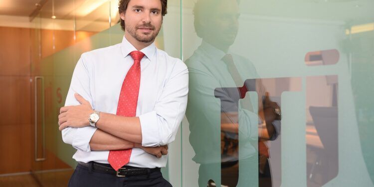 Guilherme Silva, natural do Brasil, foi nomeado o novo diretor geral da Japan Tobacco International
