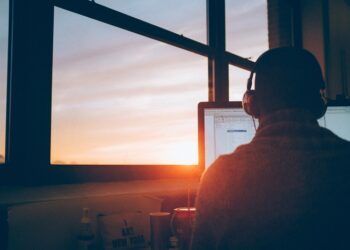 Como criar um webinar envolvente para o seu público?