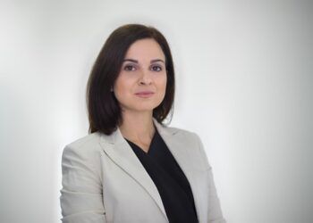 Cassiana Tavares, psicóloga e autora: «Um trabalho que não muda é um trabalho morto»