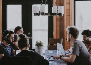 Quer melhorar a saúde mental na sua empresa? Descubra sete dicas para o conseguir