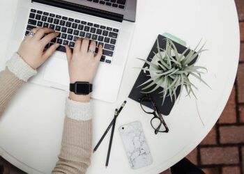 Eis as regras relativas ao teletrabalho e ao trabalho presencial que precisa de conhecer