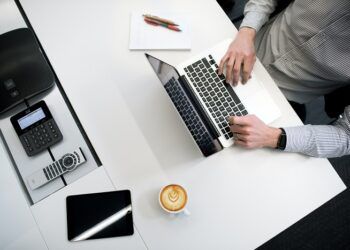 Últimas tendências de emprego em 2021: salários, perfis, setores e habilidades