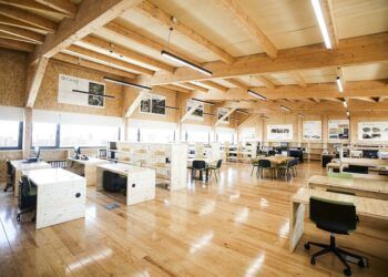 Espaços de trabalho sustentáveis: Carmo Wood lança mobiliário de escritório nacional e em madeira