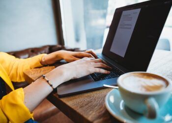 14 acessórios e objetos que facilitam o teletrabalho