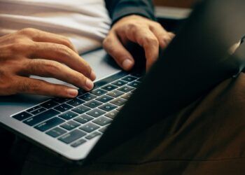 Portugal sai do estado de emergência. Teletrabalho continua a ser obrigatório?