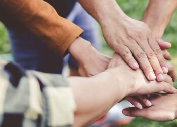 Colaboradores da LEROY MERLIN tem 1 dia de voluntariado anual, não obrigatório e remunerado