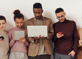 Tecnostress: 52% dos profissionais sentem-se invadidos pela tecnologia na sua vida pessoal