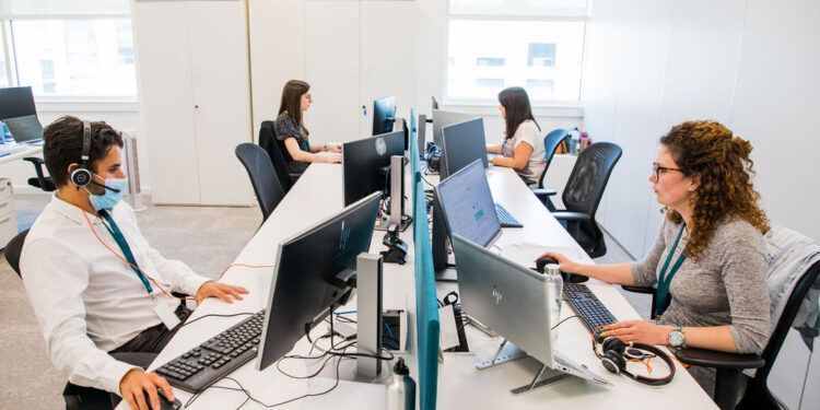 É fluente em vários idiomas, incluindo francês, neerlandês e alemão? A Webhelp tem vagas para si (incluindo RH)!