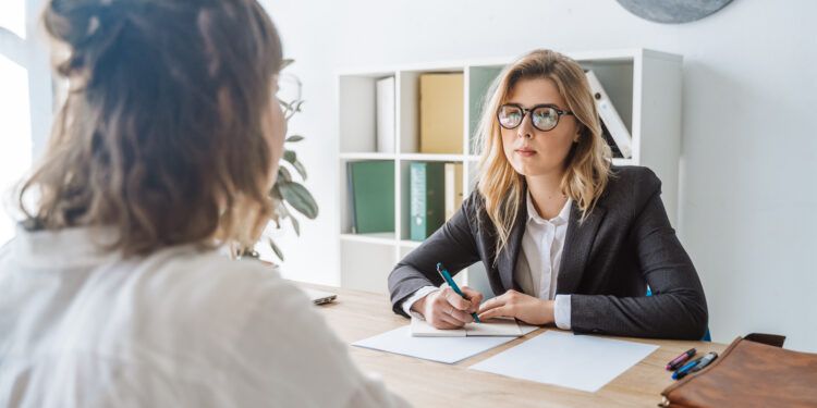 Saiba o que deve evitar numa entrevista de emprego