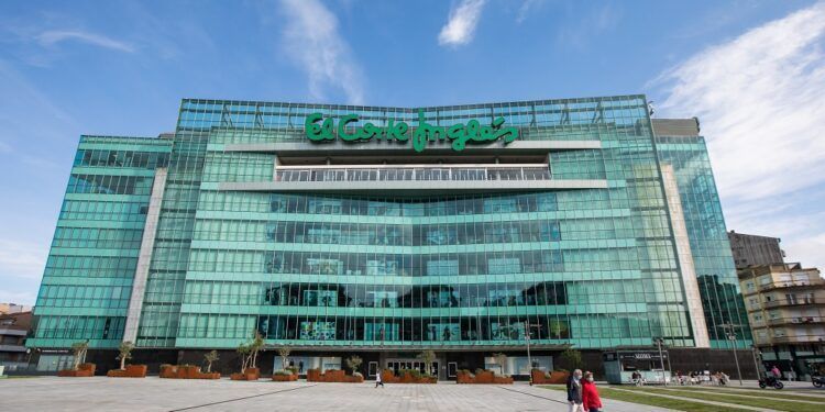 El Corte Inglés quer reforçar equipas durante o verão – contratação inclui um período de formação contínua