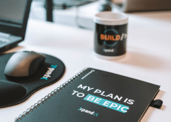 TI é a sua área? A Xpand IT tem mais de 30 oportunidades de emprego em formato híbrido ou remote 
