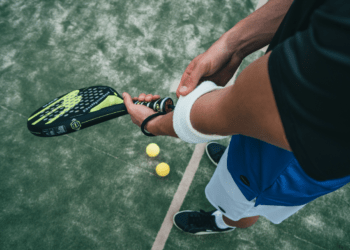 Padel: o desporto tendência que une as equipas (dentro e fora do campo)