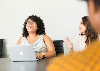 Opinião: A Importância da Liderança Feminina no Mundo Moderno