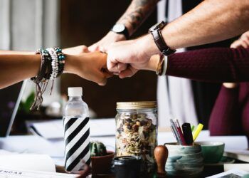 Dicas práticas que podem ajudar a ultrapassar os desafios intergeracionais na sua empresa