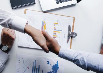 Foi assinado o acordo da concertação social que prevê salario mínimo de 870€ já em 2025