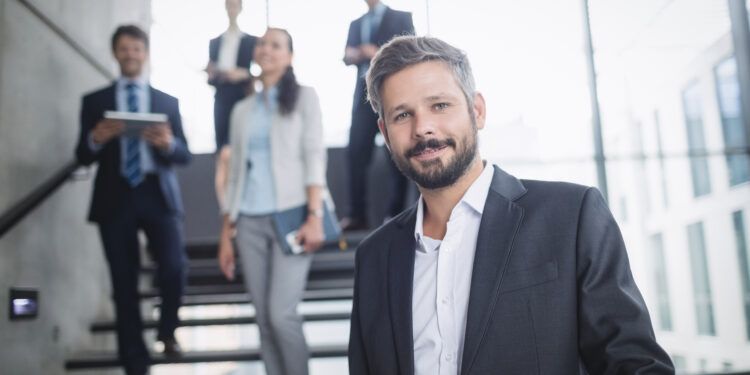 Salário motiva 40% dos novos gestores em Portugal a aceitar cargos de liderança