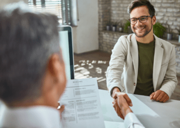 Trabalho extra? “Pode ser uma ferramenta poderosa para acelerar desenvolvimento profissional”