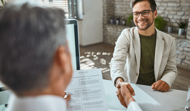 Trabalho extra? “Pode ser uma ferramenta poderosa para acelerar desenvolvimento profissional”