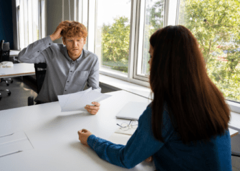 Quer o emprego? Comece por evitar estes sete erros (crassos) durante a entrevista
