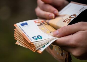 Salários de agosto já refletem alívio fiscal do IRS. Rendimento líquido aumenta