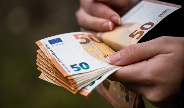 Salários de agosto já refletem alívio fiscal do IRS. Rendimento líquido aumenta