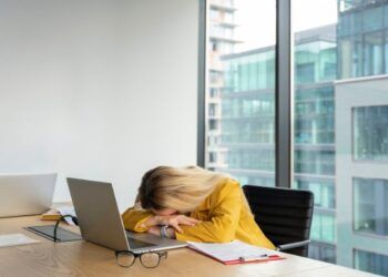 Sabe o que está a “empurrar” 40% dos profissionais para fora das empresas?