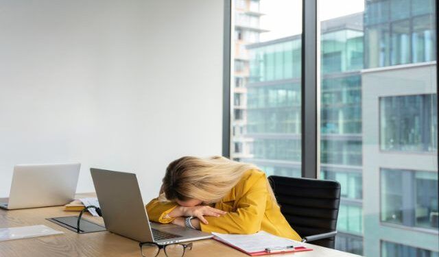 Sabe o que está a “empurrar” 40% dos profissionais para fora das empresas?
