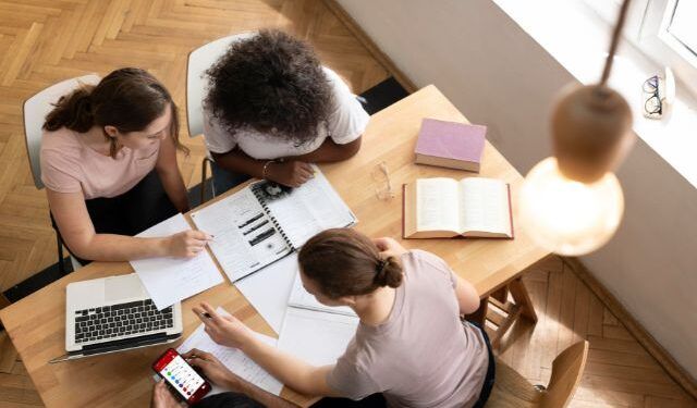 Menos de metade dos estudantes portugueses conclui licenciatura em três anos