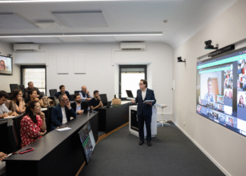 A sala híbrida que promete revolucionar o ensino em Portugal já é uma realidade
