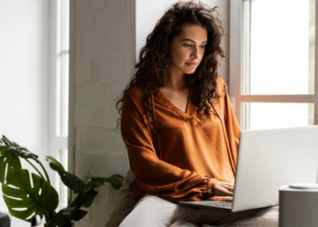 Procura emprego? Aqui tem cinco prompts do ChatGPT para ganhar vantagem
