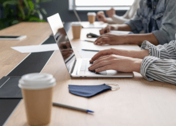 Flex offices. Afinal, o que está a levar as empresas a abandonar os escritórios tradicionais?