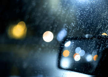 Faltou ao trabalho devido ao temporal? Saiba se a ausência é justificada (e paga)